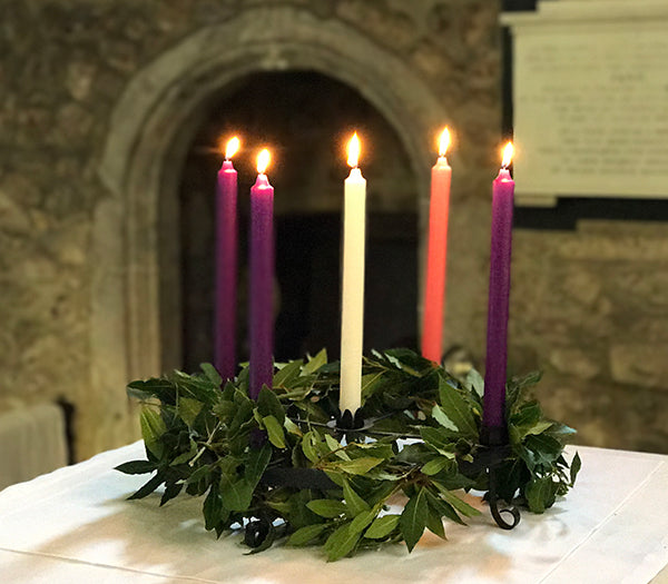 Advent Wreath 5 Candle Holder - Silver Metal Christmas Candle Ring For Table Decorations (Candles Not Included)