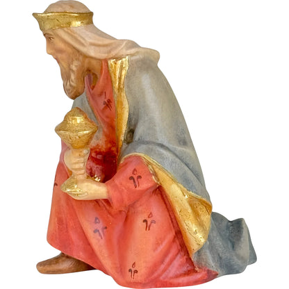 Caspar kneeling - Maple Wood
