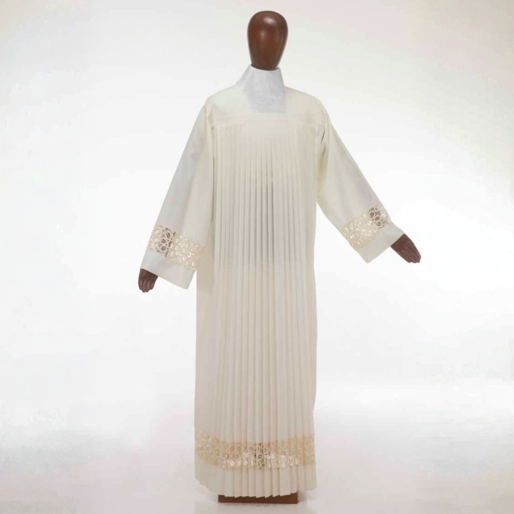 Plissé Cotta with Ornamental Floral Lace Edition