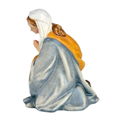 Kneeling Mary in prayer - Maple Wood